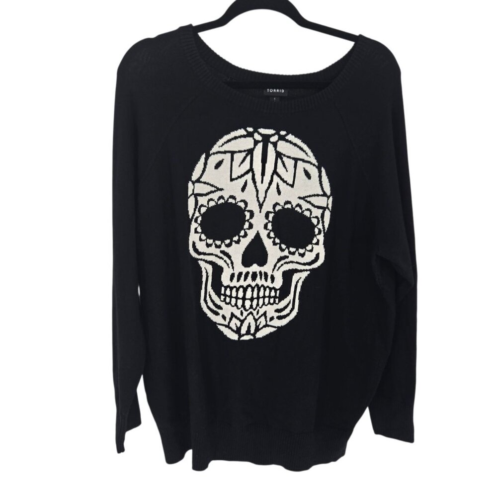 Torrid size 1x black pull over crew neck white sugar skull long sleeve sweater